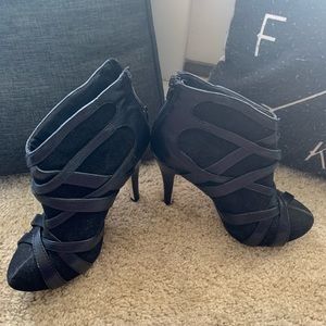 Black bandage pattern stiletto booties